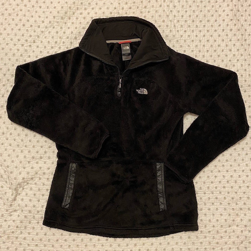 Women’s North Face quarter zip pullover jacket.
